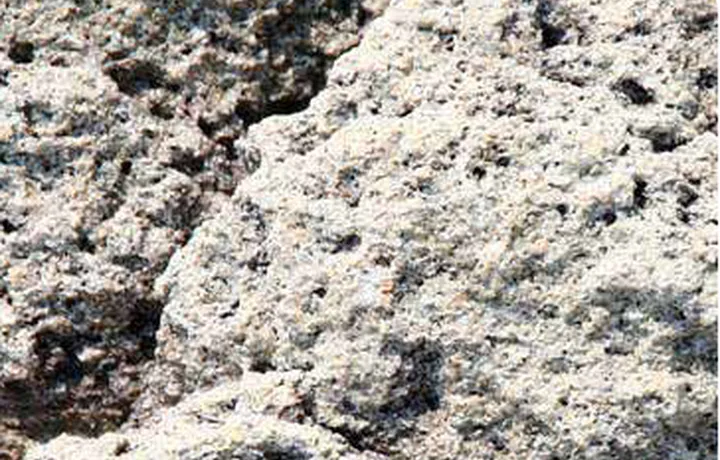 Coal and friable mineral material suitable for hammer crushing