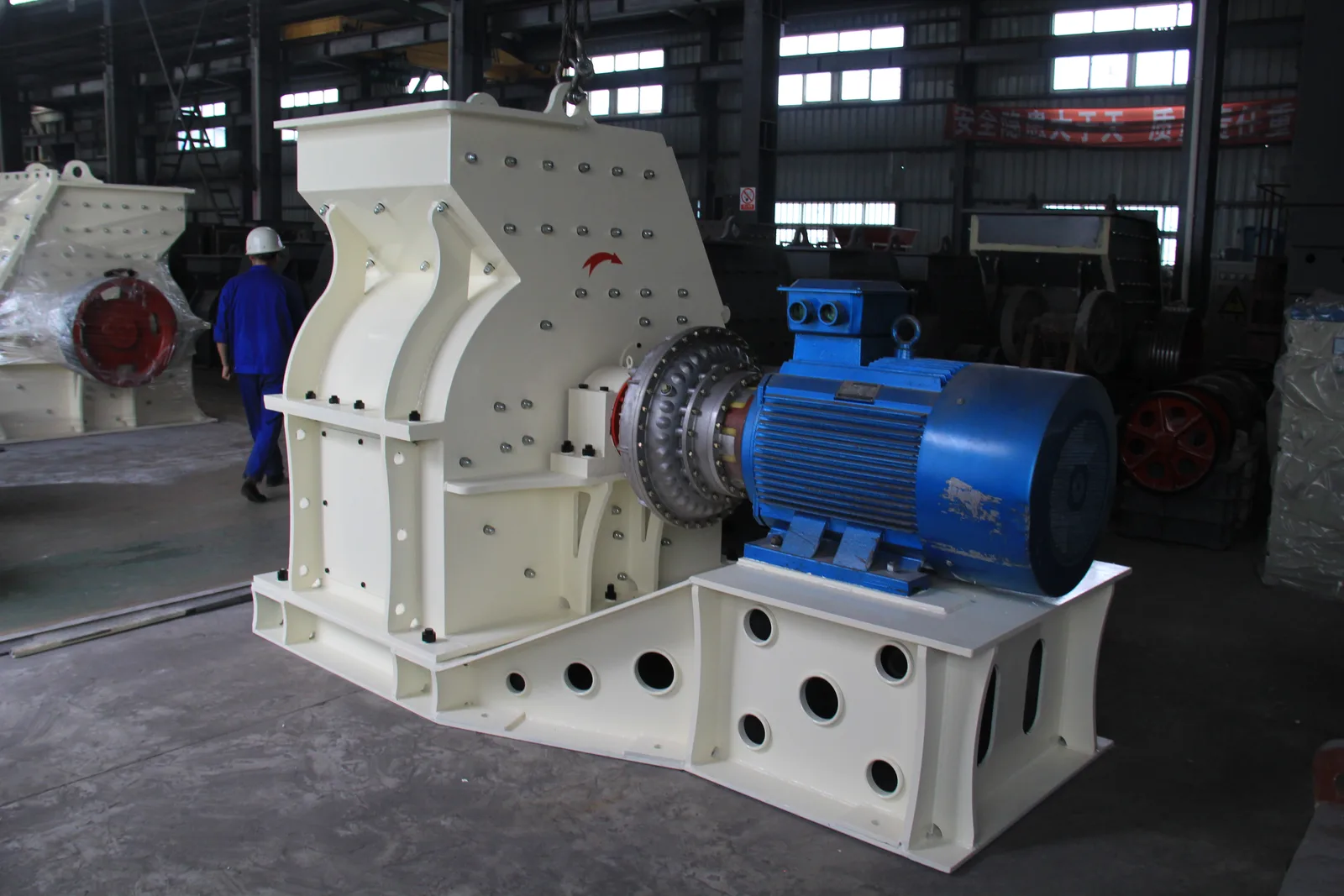 Medium-sized Cronus PC series hammer crusher manufactured in the factory